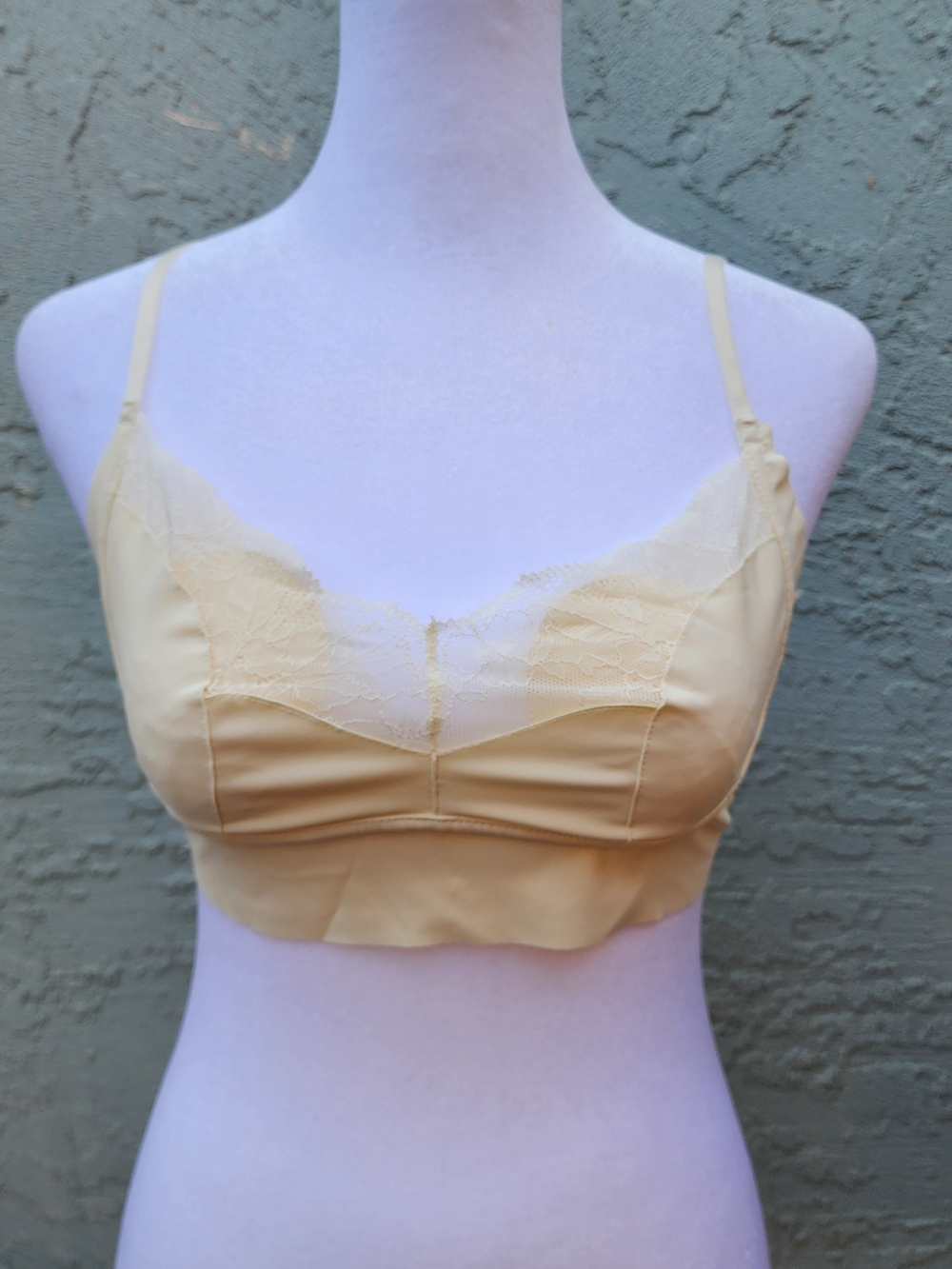 NWP Pale Yellow Lace Trim Longline Bralette Seamless V-Neck Bra Soft Cup S